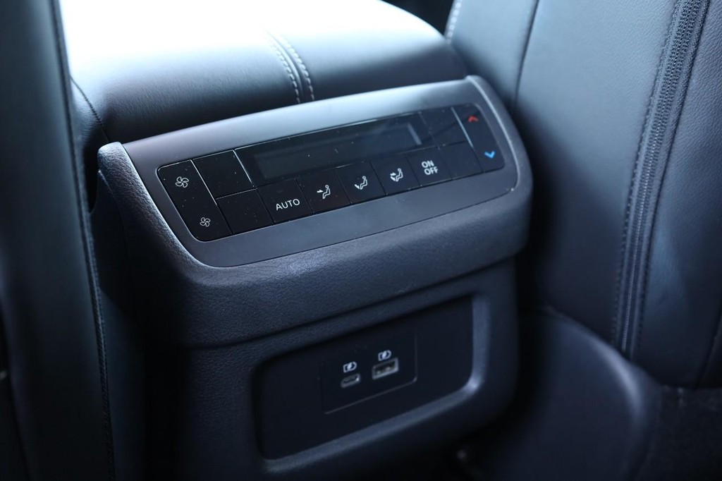 Nissan Pathfinder Vehicle Image 24