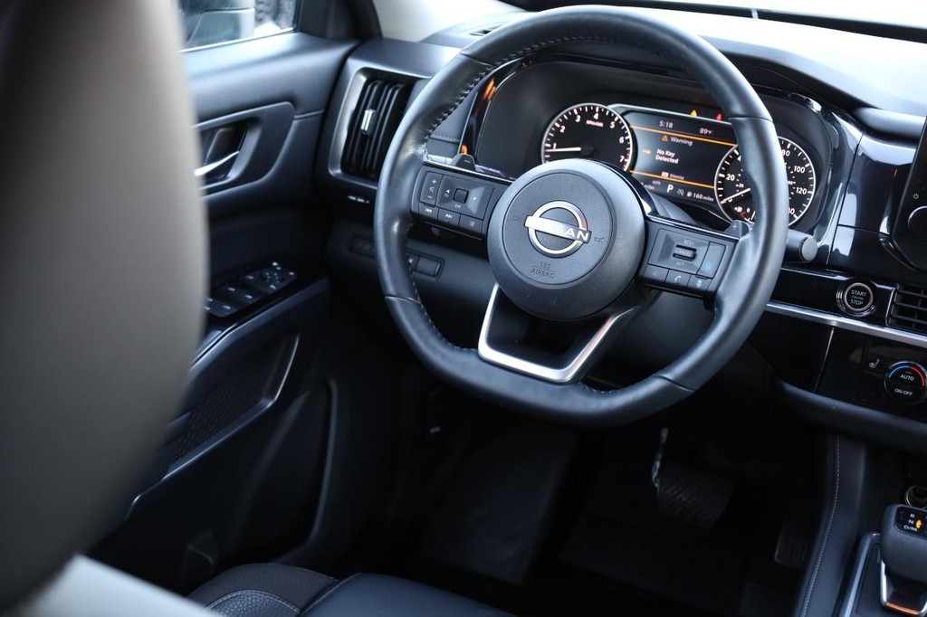 Nissan Pathfinder Vehicle Image 26