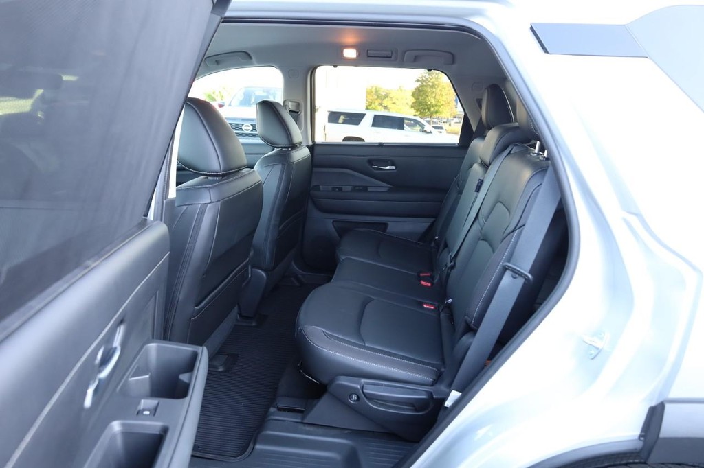 Nissan Pathfinder Vehicle Image 28