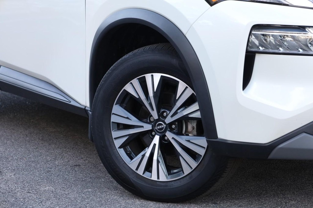 Nissan Rogue Vehicle Image 03