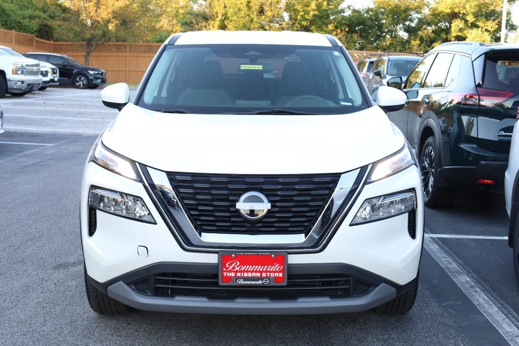 Nissan Rogue Vehicle Image 04