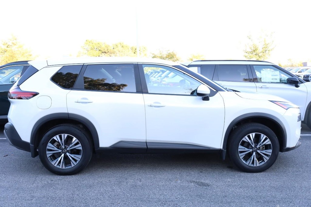 Nissan Rogue Vehicle Image 05