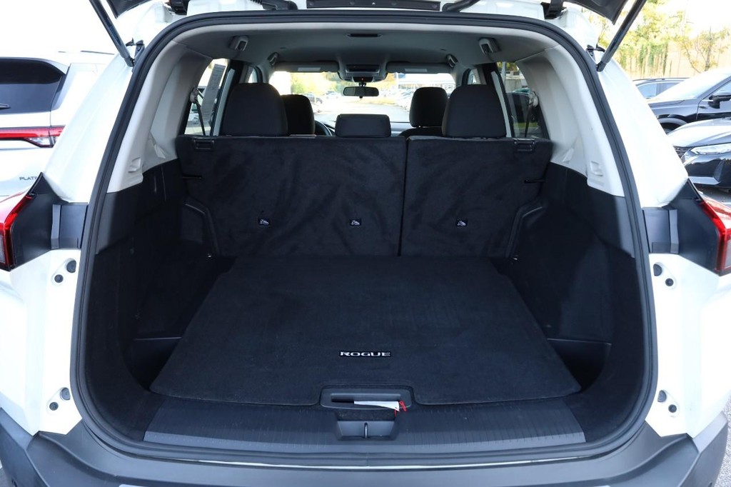 Nissan Rogue Vehicle Image 07