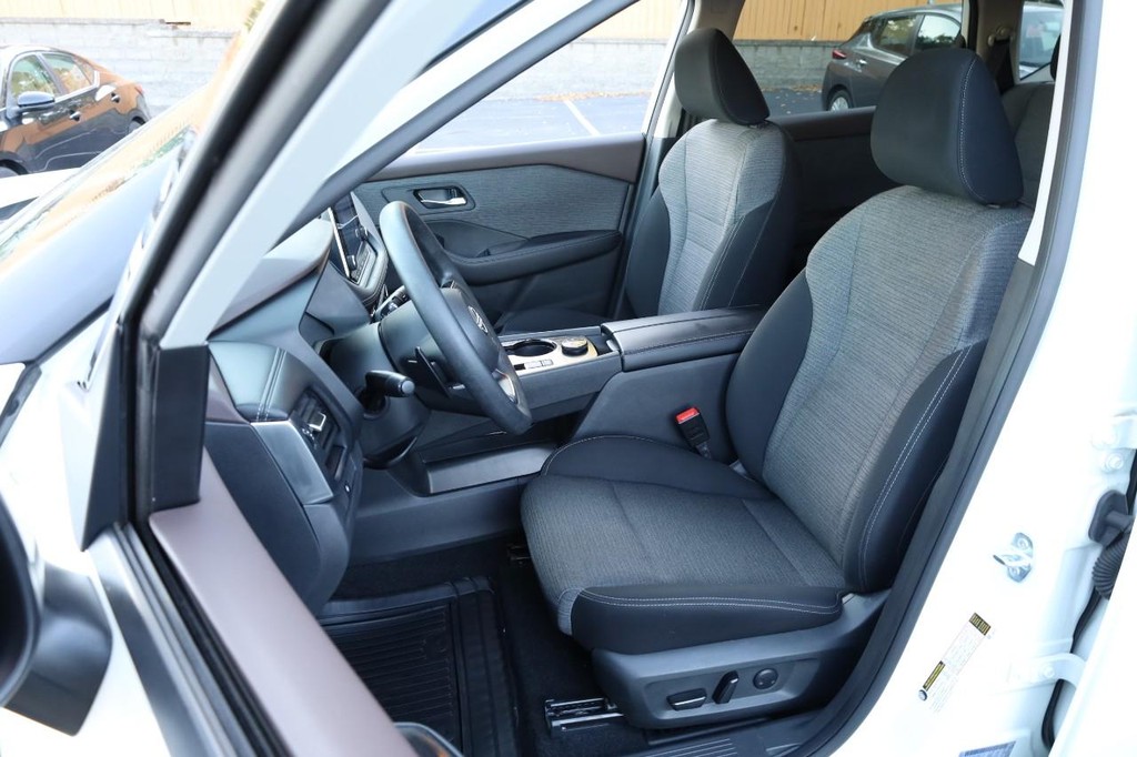 Nissan Rogue Vehicle Image 08