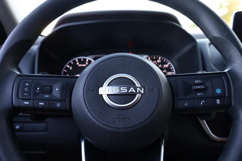 Nissan Rogue Vehicle Image 09
