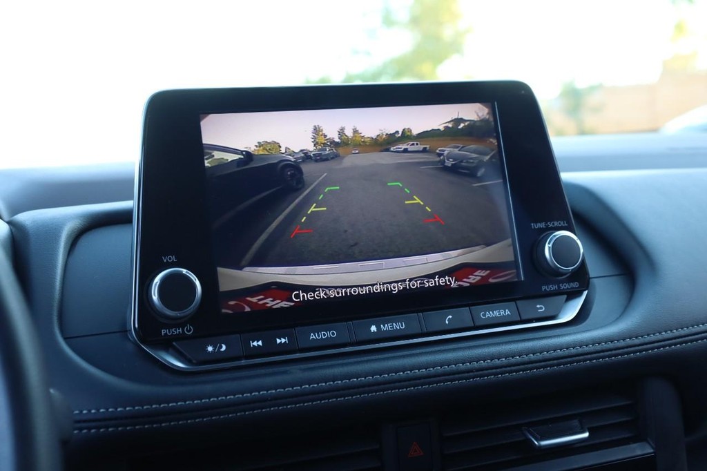 Nissan Rogue Vehicle Image 12