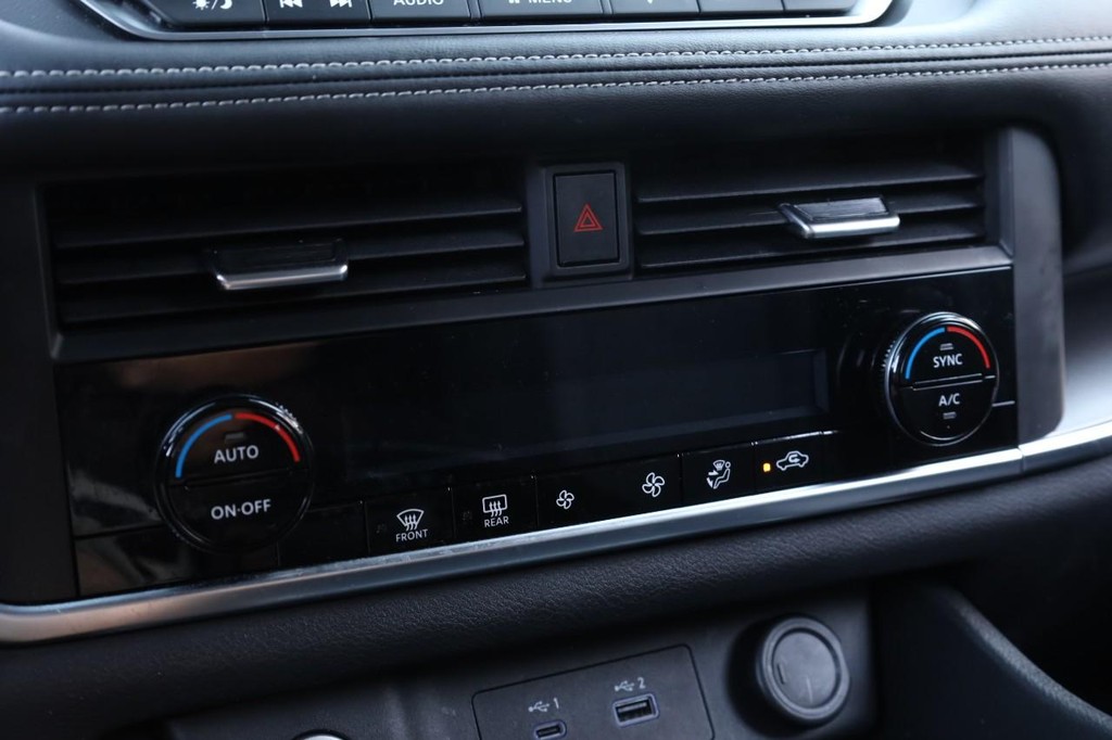 Nissan Rogue Vehicle Image 13