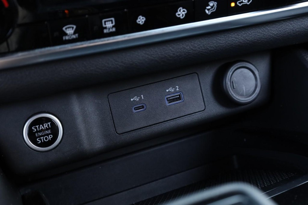 Nissan Rogue Vehicle Image 14