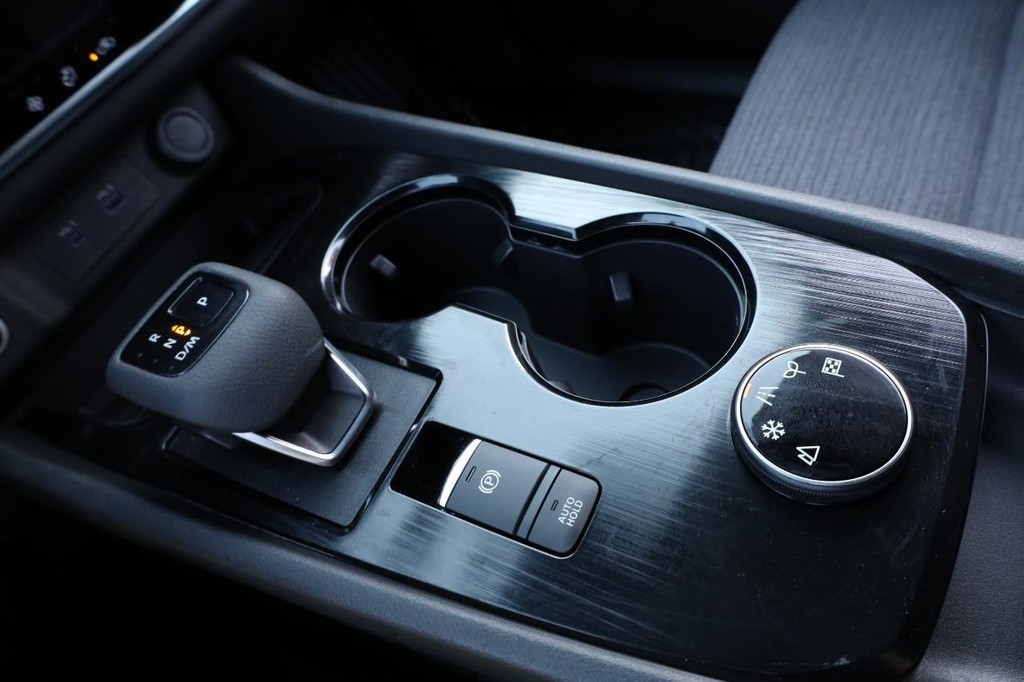 Nissan Rogue Vehicle Image 15