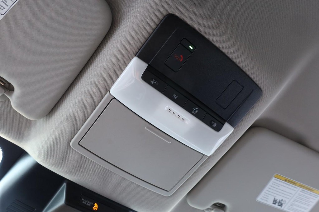 Nissan Rogue Vehicle Image 16