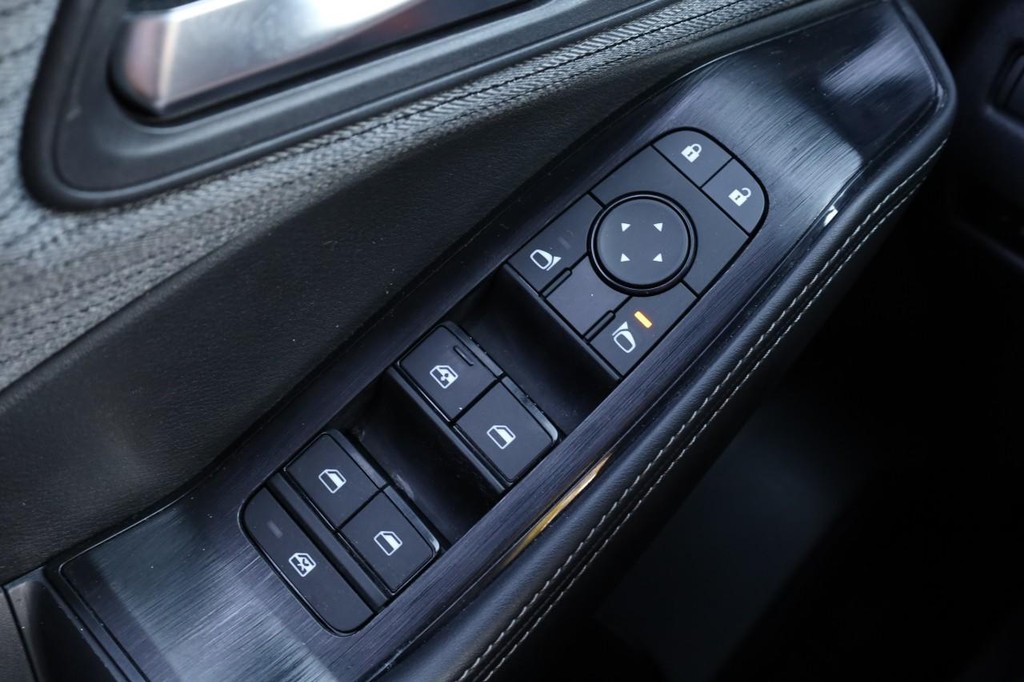 Nissan Rogue Vehicle Image 17