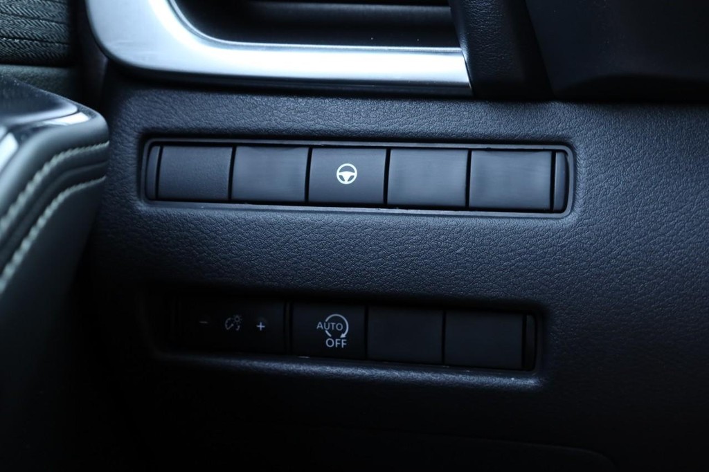 Nissan Rogue Vehicle Image 18