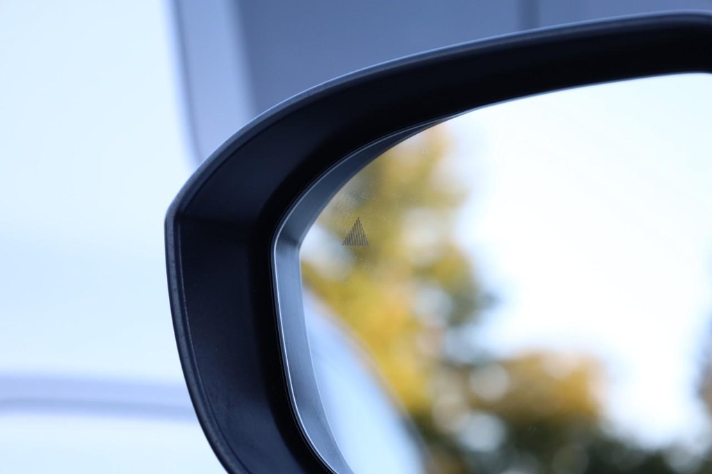 Nissan Rogue Vehicle Image 19