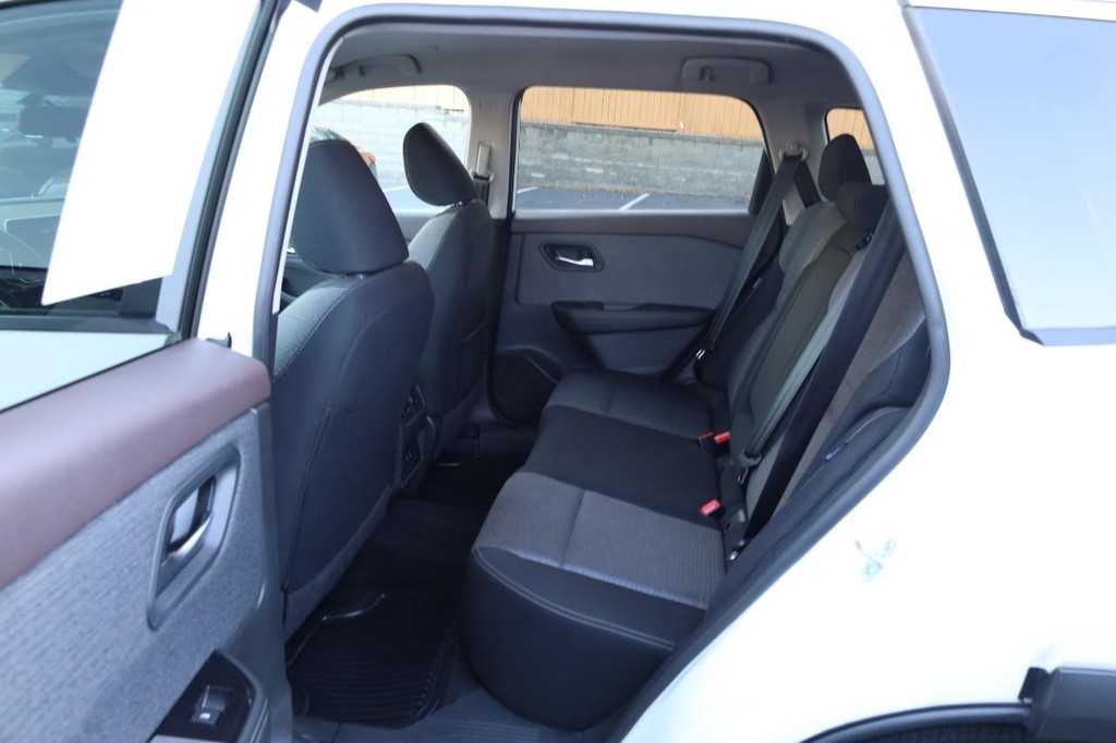 Nissan Rogue Vehicle Image 20
