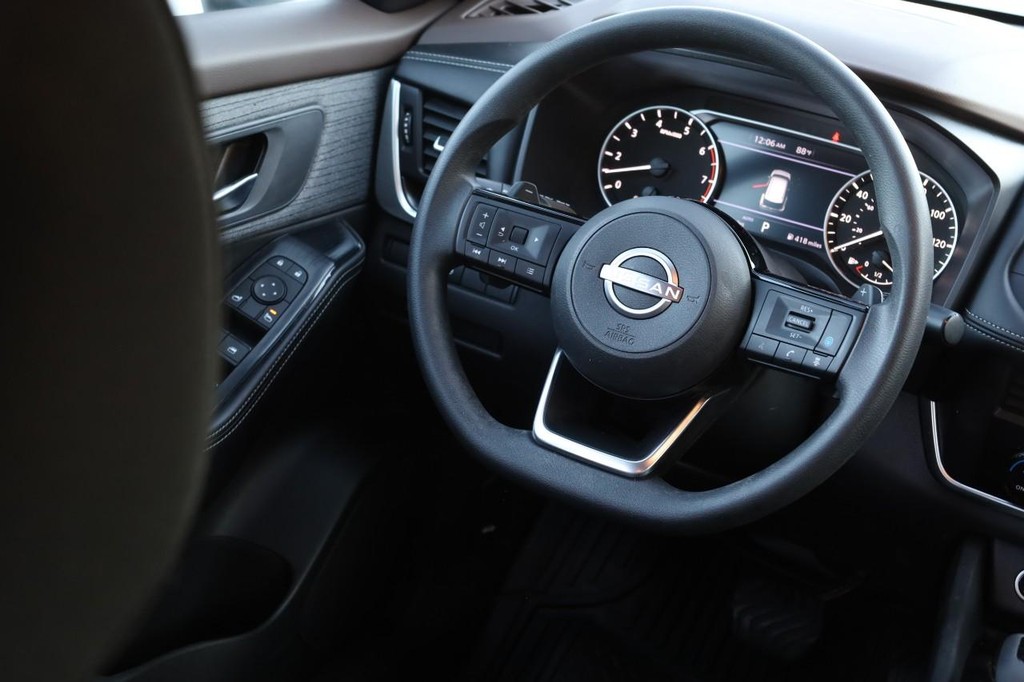 Nissan Rogue Vehicle Image 23