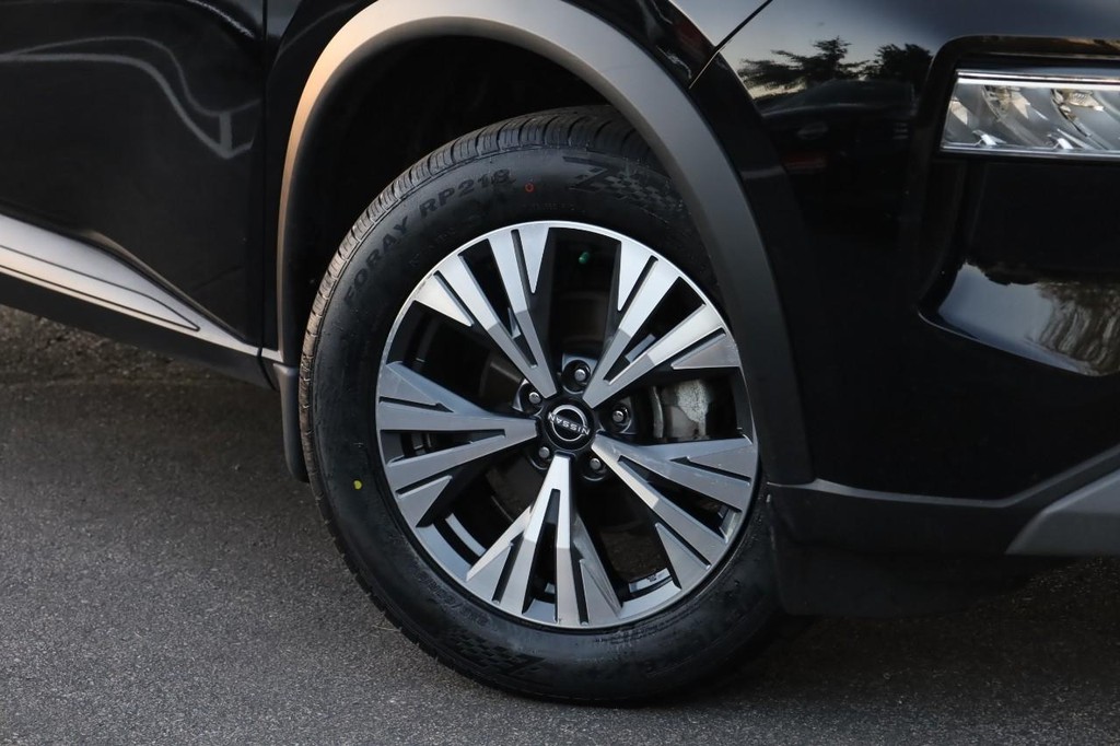 Nissan Rogue Vehicle Image 03