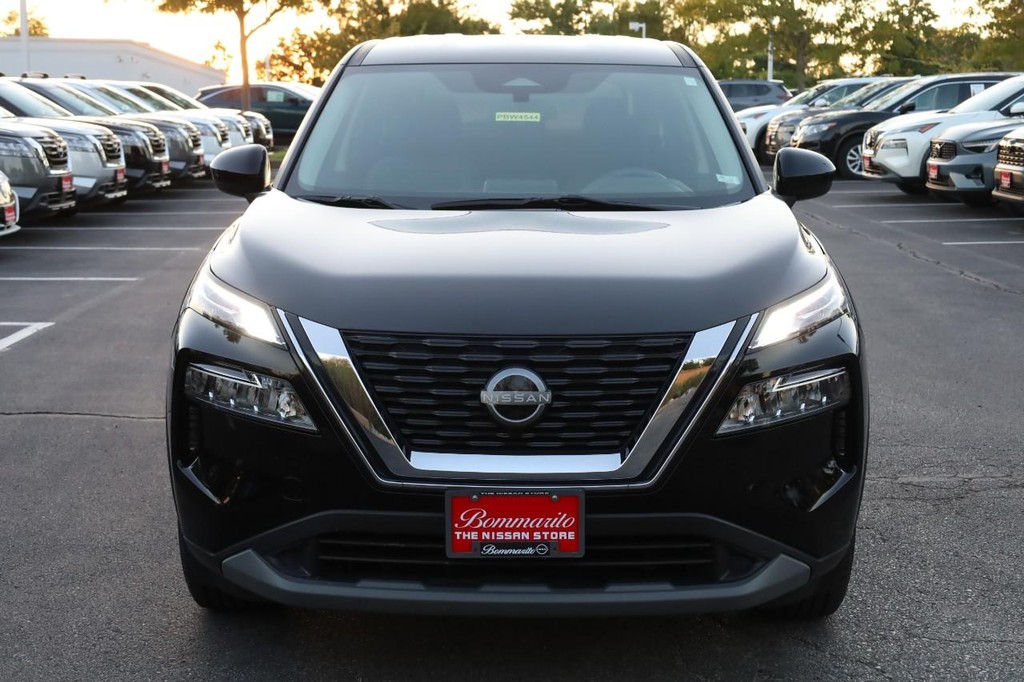 Nissan Rogue Vehicle Image 04