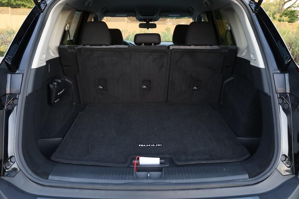 Nissan Rogue Vehicle Image 07