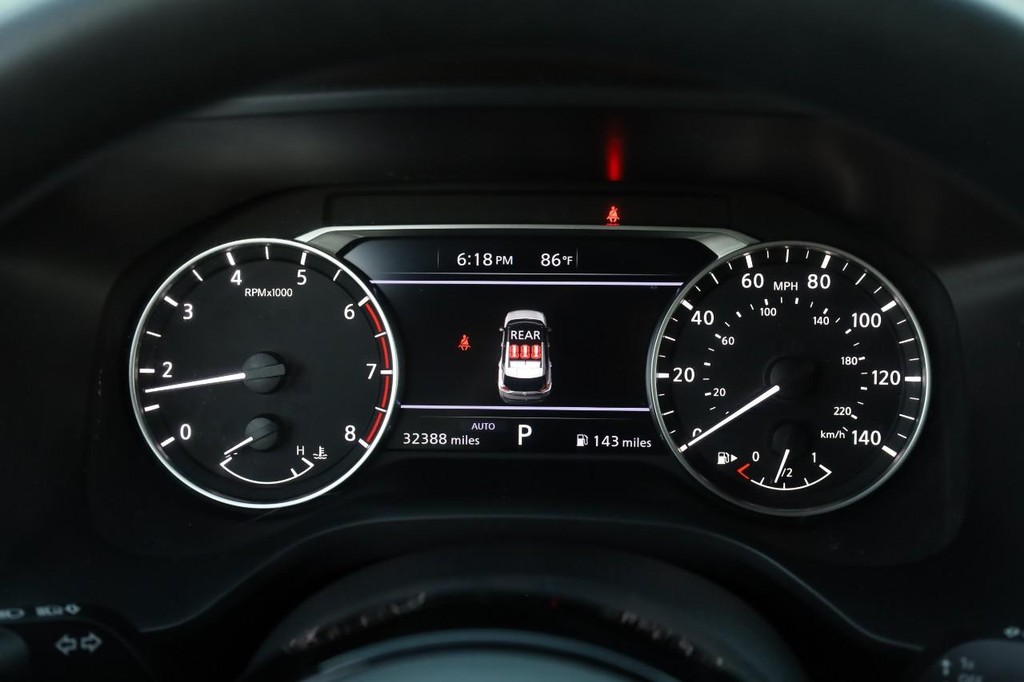 Nissan Rogue Vehicle Image 10