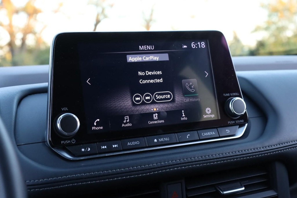 Nissan Rogue Vehicle Image 11