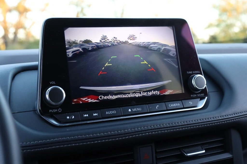 Nissan Rogue Vehicle Image 12