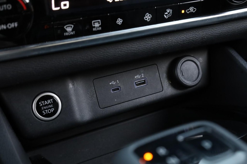 Nissan Rogue Vehicle Image 14