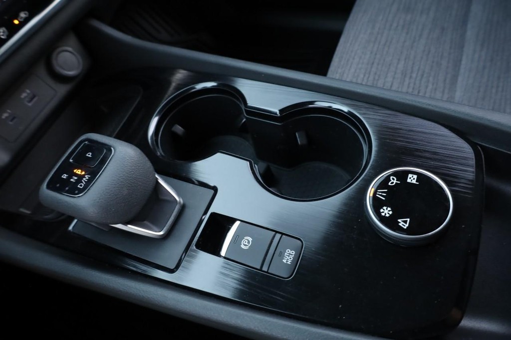 Nissan Rogue Vehicle Image 15
