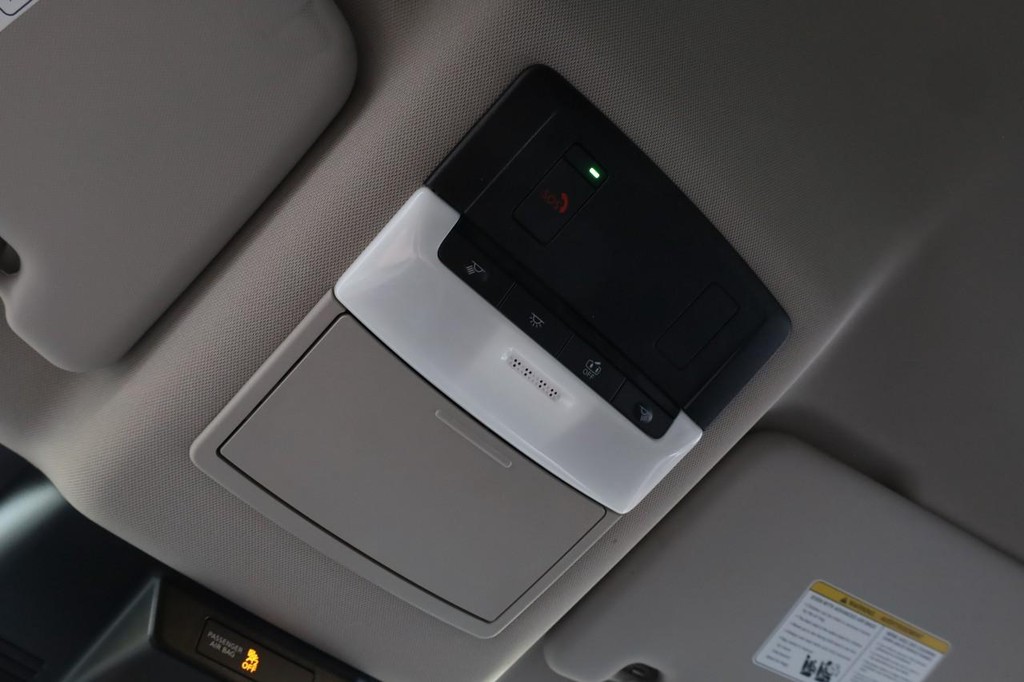 Nissan Rogue Vehicle Image 16