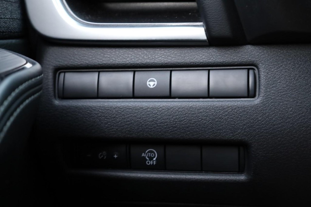 Nissan Rogue Vehicle Image 18
