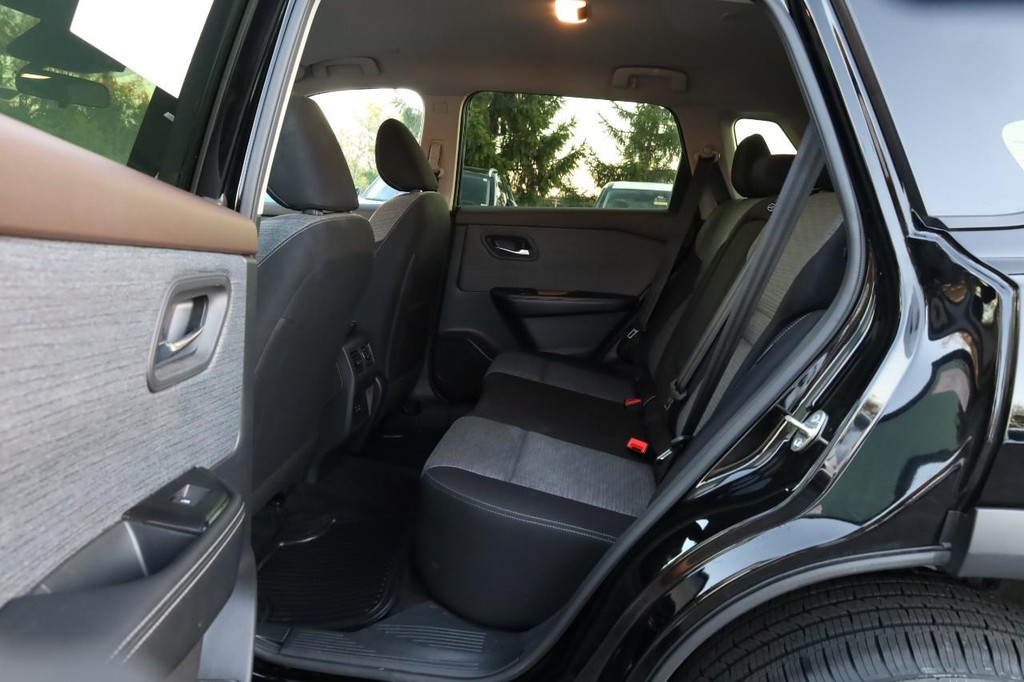 Nissan Rogue Vehicle Image 20