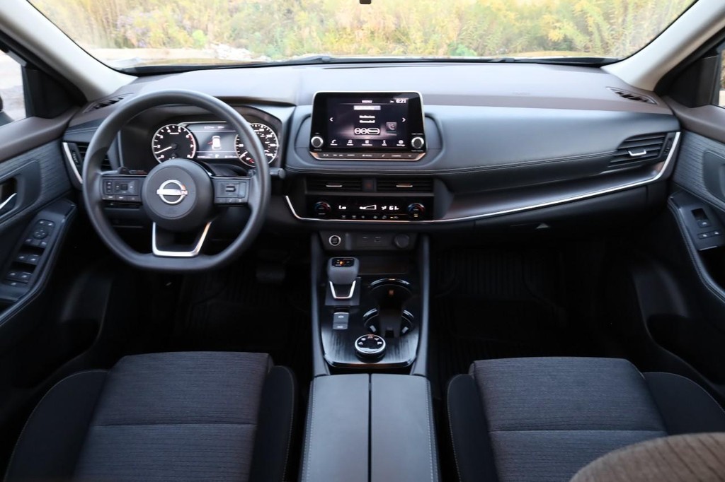 Nissan Rogue Vehicle Image 21