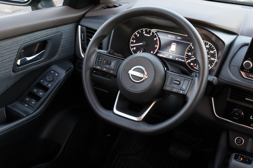 Nissan Rogue Vehicle Image 22