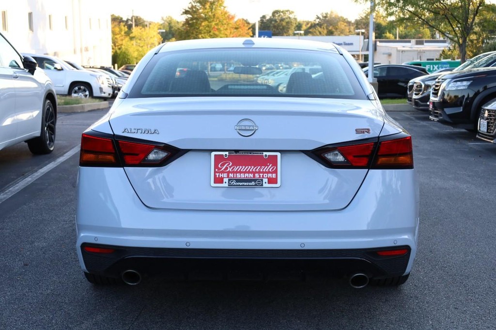 Nissan Altima Vehicle Image 06