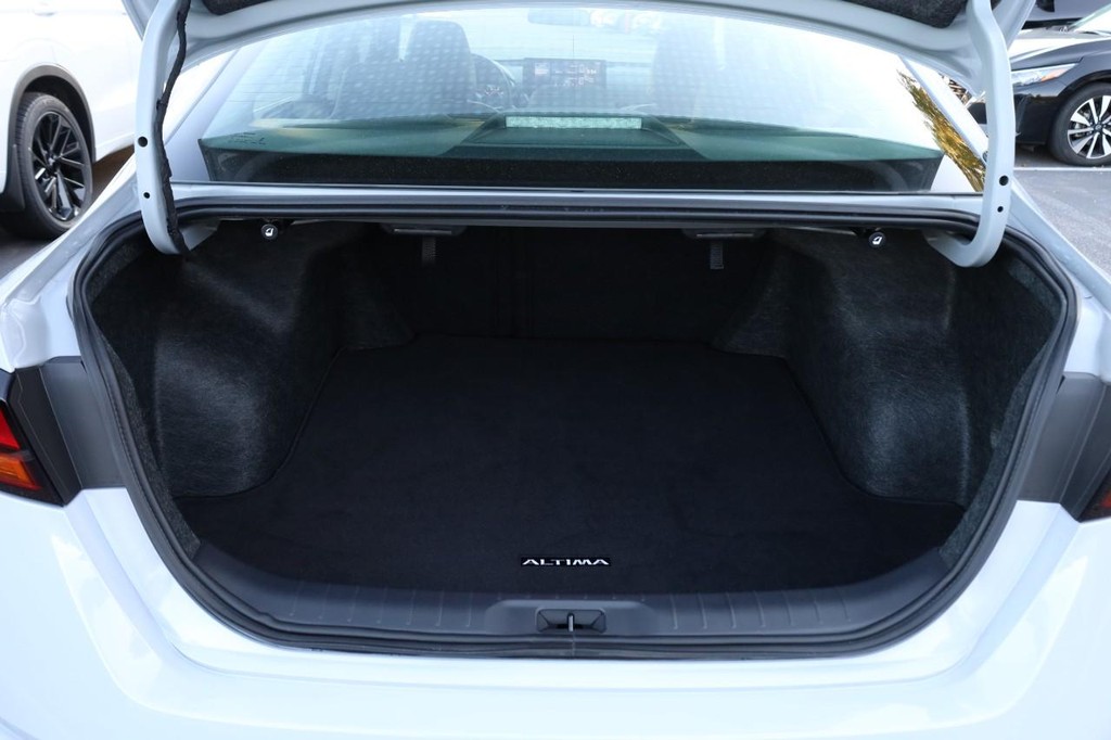 Nissan Altima Vehicle Image 07