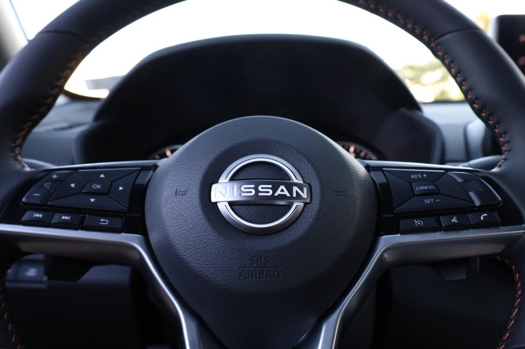 Nissan Altima Vehicle Image 10