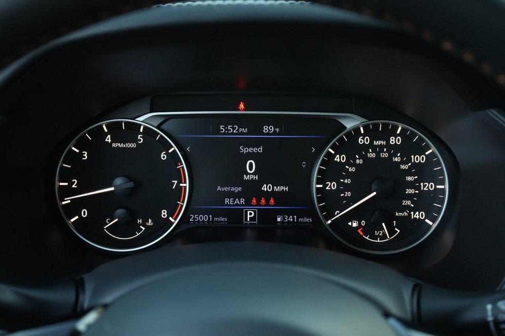 Nissan Altima Vehicle Image 11