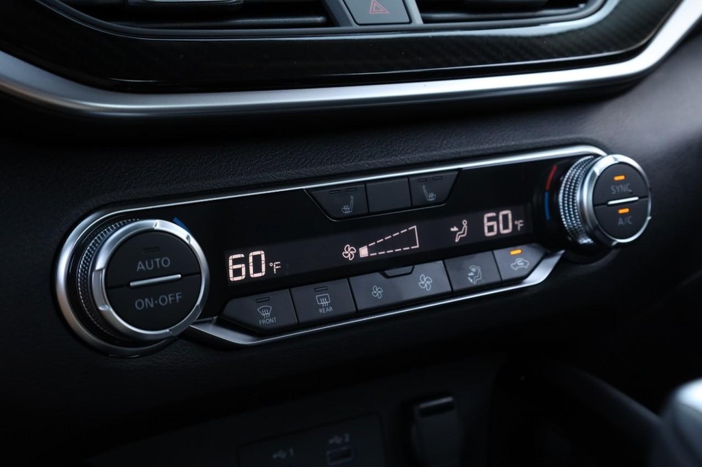 Nissan Altima Vehicle Image 15