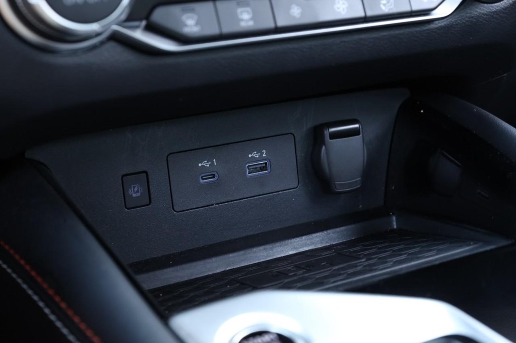 Nissan Altima Vehicle Image 16