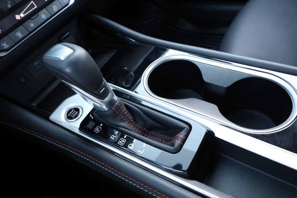 Nissan Altima Vehicle Image 17