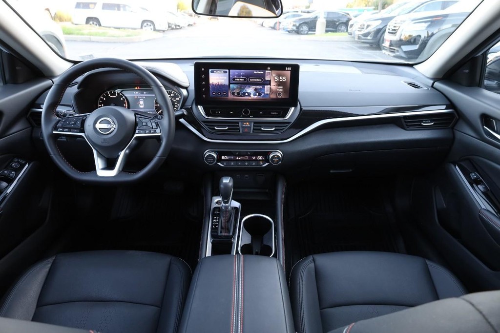 Nissan Altima Vehicle Image 23