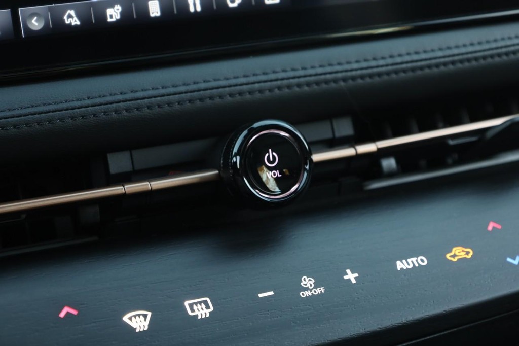 Nissan ARIYA Vehicle Image 16