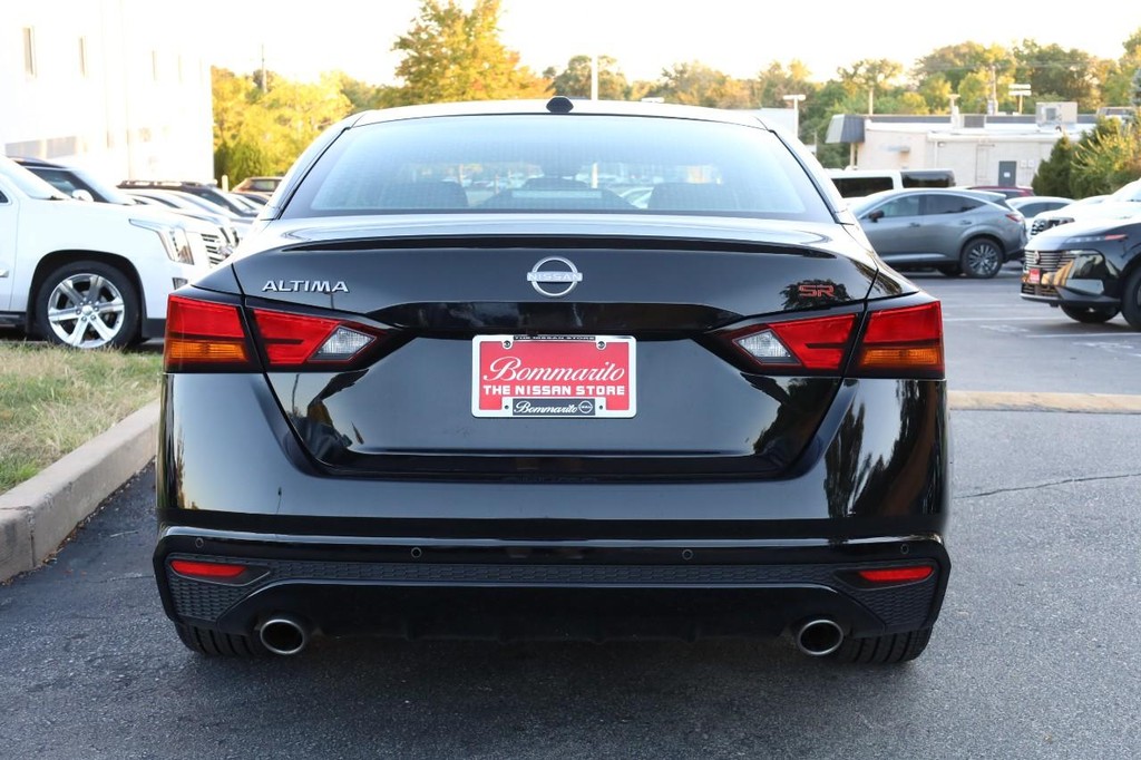Nissan Altima Vehicle Image 06