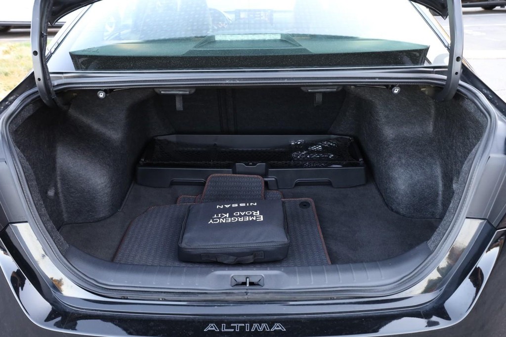 Nissan Altima Vehicle Image 07