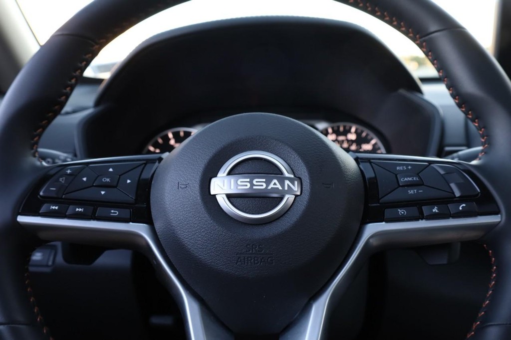 Nissan Altima Vehicle Image 10