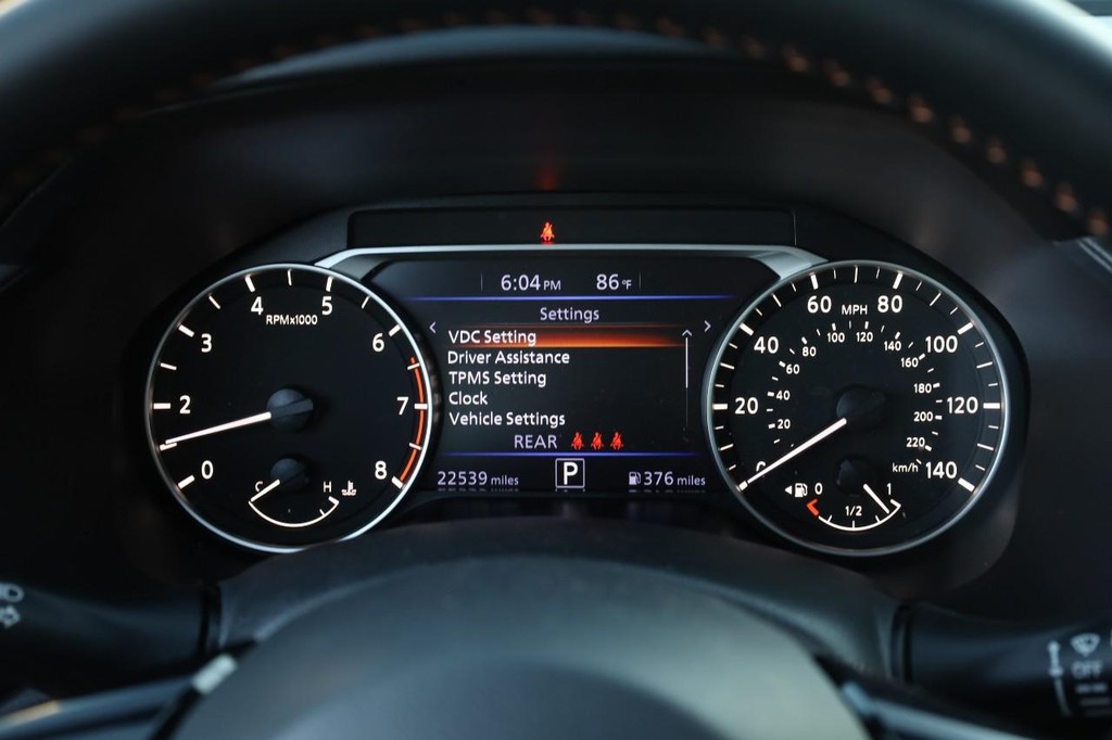 Nissan Altima Vehicle Image 11
