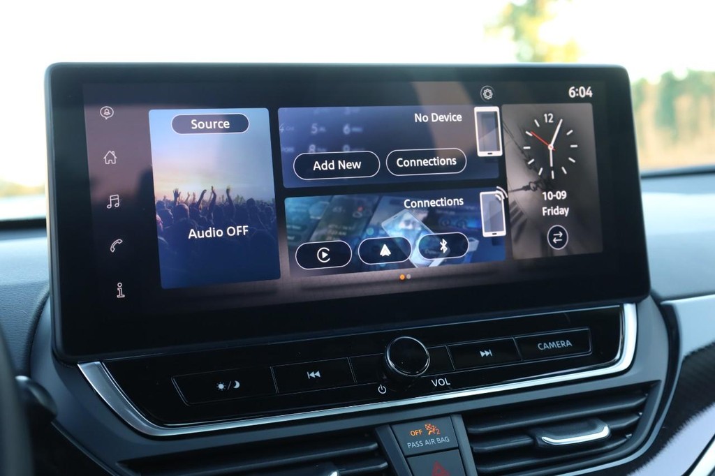 Nissan Altima Vehicle Image 12