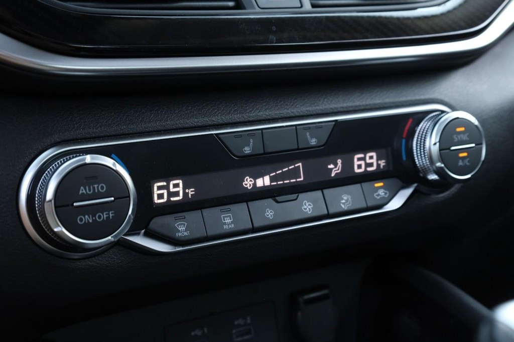 Nissan Altima Vehicle Image 15