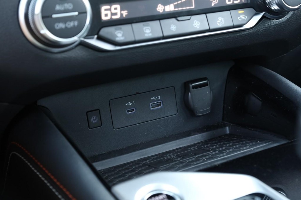 Nissan Altima Vehicle Image 16