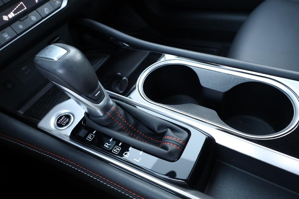Nissan Altima Vehicle Image 17