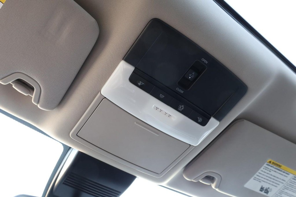 Nissan Altima Vehicle Image 18